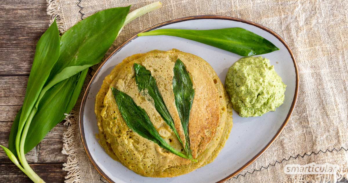 Mit diesem einfachen Rezept zauberst du in kürzester Zeit vegane Bärlauch-Pfannkuchen, die durch ein herrliches Grün bestechen.