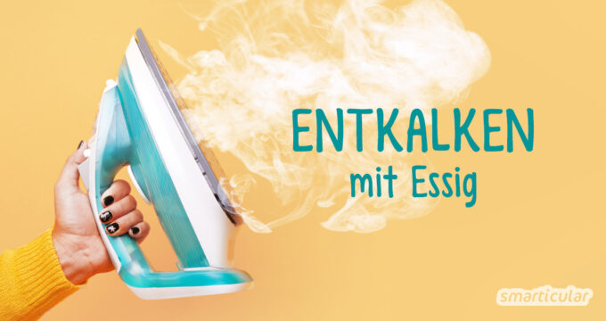 Hartes Wasser lässt die Düsen von Bügeleisen über kurz oder lang verstopfen. Zum Glück kannst du mit einem einfachen Hausmittel jedes Bügeleisen entkalken.