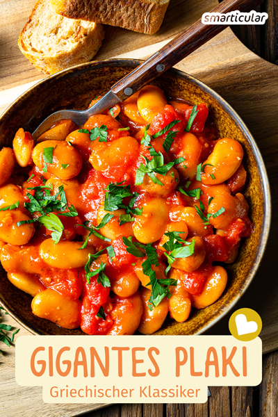 Gigantes Plaki - gebackene griechische Bohnen in Tomatensoße - sind köstlich und nicht schwer selber zu machen. Hier findest du ein einfaches Rezept!