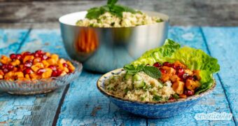 Couscous-Salat gehört zu den beliebten Salat-Klassikern und besteht meist vor allem aus bissfestem Couscous, frischen Tomaten, Gurken, gewürfeltem Feta und vielen frischen Kräutern. Wenn du auf der Suche nach einer Rezeptvariation bist, die ohne tierische Zutaten auskommt und dennoch eine Extra-Portion gesunde Proteine enthält, versuch doch mal das folgende Rezept für Couscous-Salat mit Zucchini und Tofu.