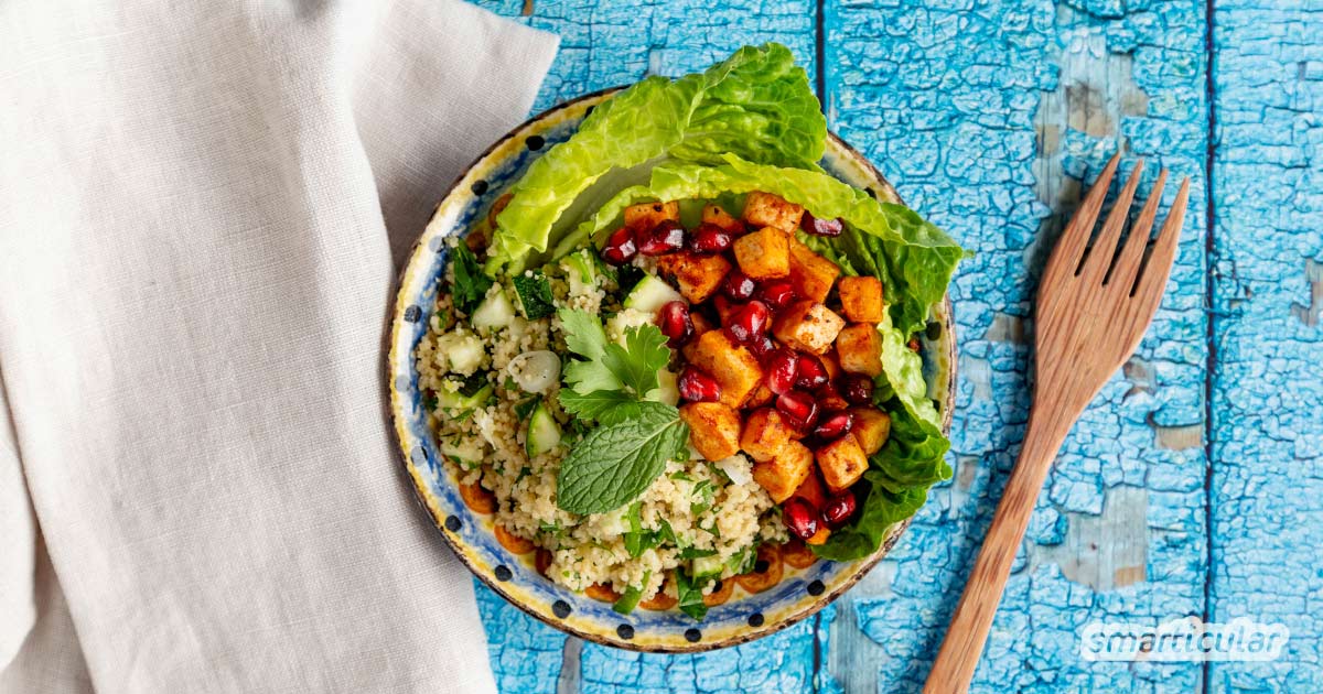 Veganer Couscous-Salat mit Zucchini und Tofu