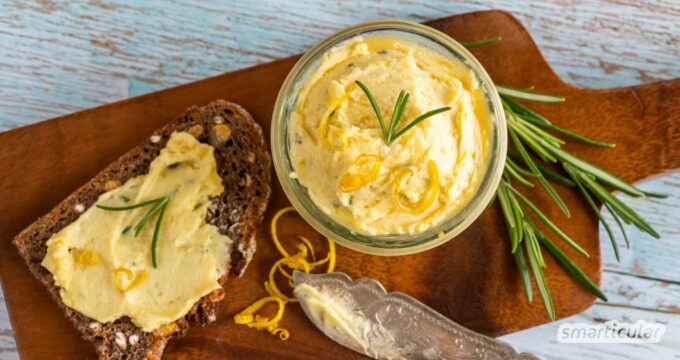 Damit es zu Grillfesten und anderen Gelegenheiten abwechslungsreich bleibt, lässt sich mit diesem Rezept eine köstliche Miso-Zitronenbutter selber machen.