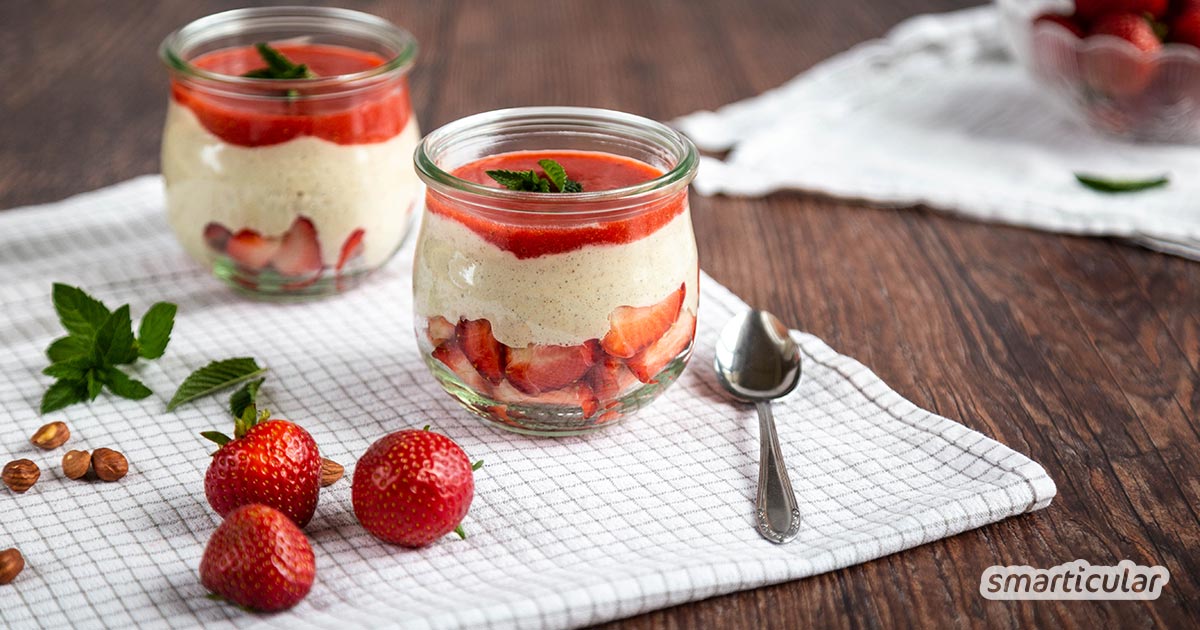 Ein Erdbeer-Dessert, so cremig und luftig zugleich! Mit diesem Rezept zauberst du aus frischen Erdbeeren, Sojasahne und Nussmus ein veganes Schichtdessert.