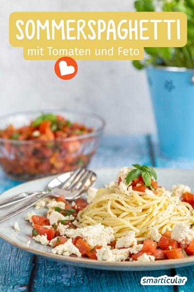 Nudeln mit Tomaten - schmecken warm und kalt: In diesem Spaghetti-Rezept erhält die Pasta ihren aromatischen Geschmack durch kalte Tomaten-Salsa und Feto.