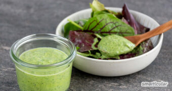 Dieses köstliche, cremig-fluffige Kräuterdressing lädt dich dazu ein, die Fülle an frischen Sommerkräutern zu genießen. Lies hier, wie einfach dir das gelingt!