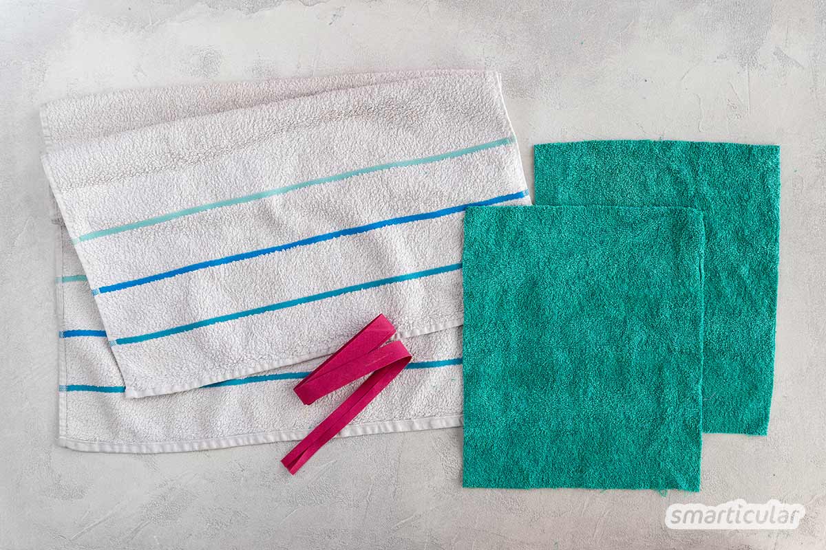 Statt ausgediente Handtücher zu entsorgen, lässt sich daraus zum Beispiel ein praktischer Badeponcho nähen, der Handtuch und Bademantel ersetzt.