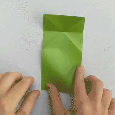 Mit dieser Origami-Frosch-Anleitung kannst du fast lebendige Frösche basteln – einmal fertig gefaltet, hüpfen sie schon wild durcheinander!