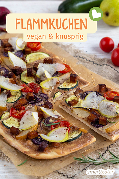 Bei dieser Flammkuchen-Variante regt die Kombination aus Obst, Gemüse und Räuchertofu diverse Geschmacksknospen an: Das Rezept ist vegan.
