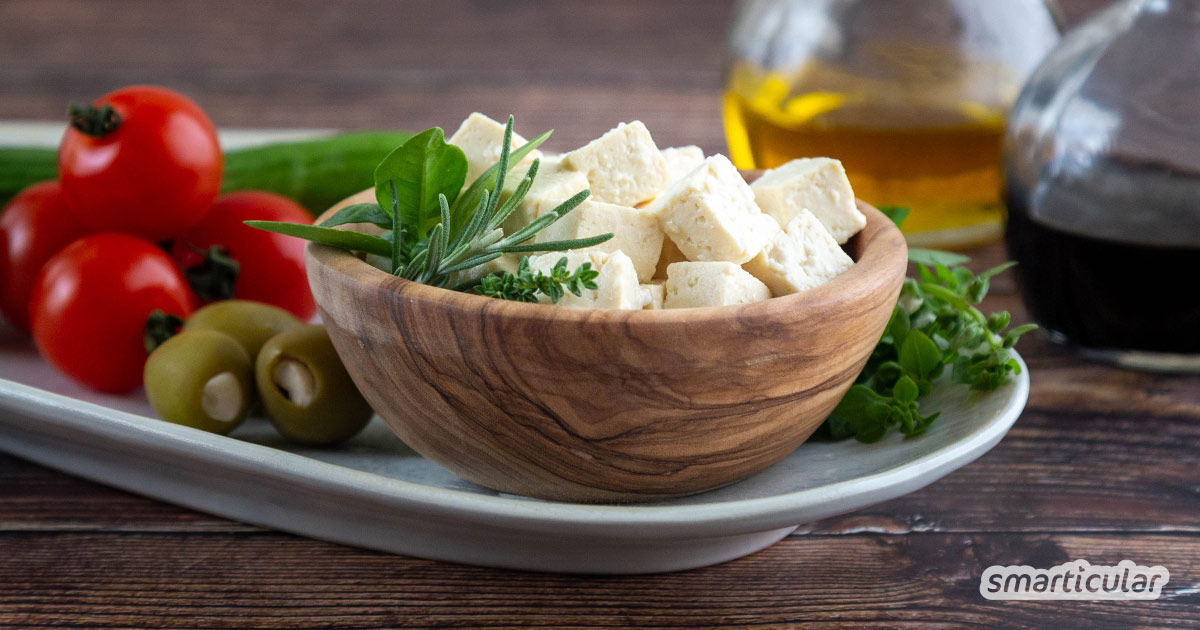 Wer eine vegane Alternative zu Käse sucht, kann Tofu fermentieren! Das geht ganz einfach und dauert nur wenige Tage, bis der gesunde Sojakäse verzehrfertig ist.