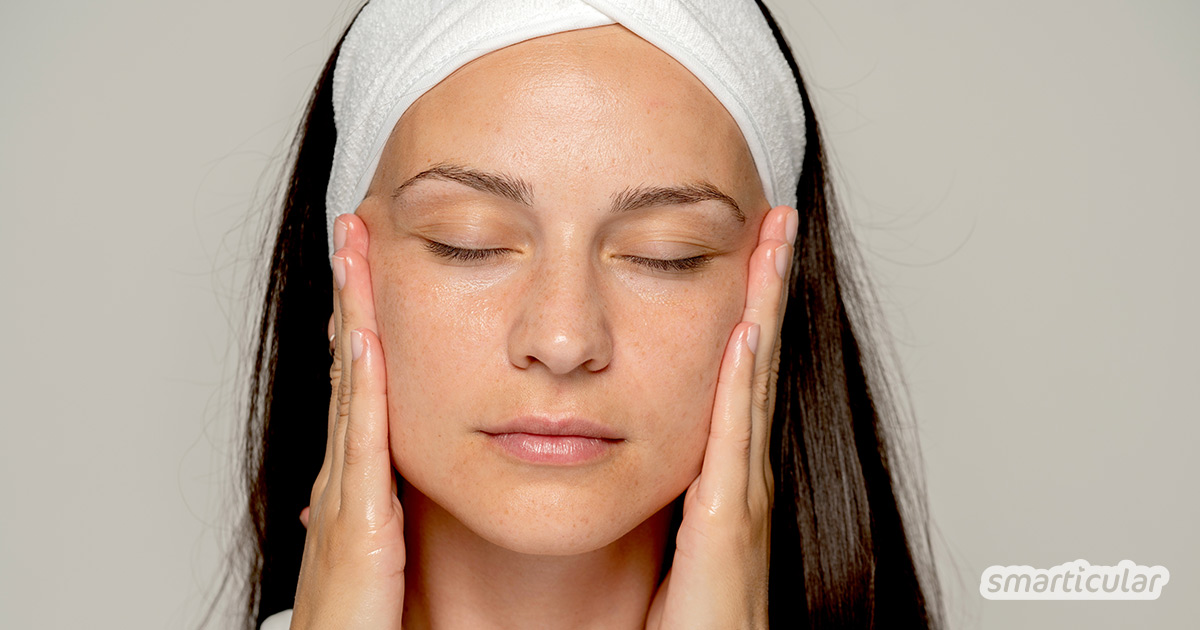 Eine Gesichtsmassage entspannt, fördert die Durchblutung und lässt pflegende Öle tiefer in die Haut eindringen: einfache Anleitung zur (Selbst-)Massage.
