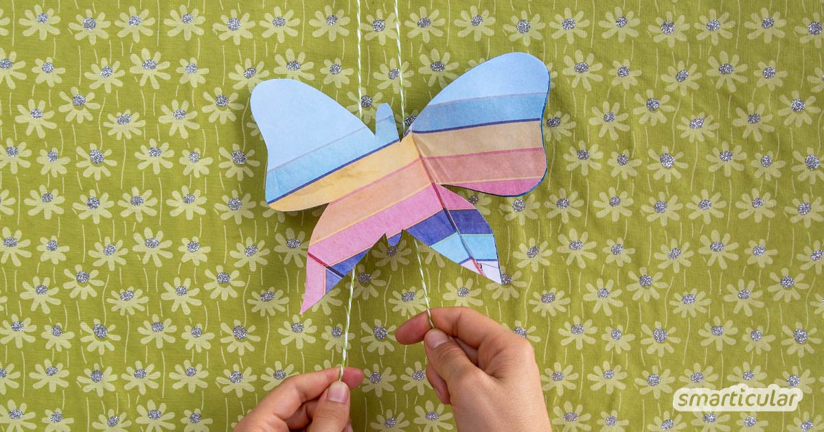 Schmetterling basteln: Dieser freche Falter aus Altpapier bewegt sich Stück für Stück nach oben, wenn du abwechselnd an den beiden Schnurenden ziehst.