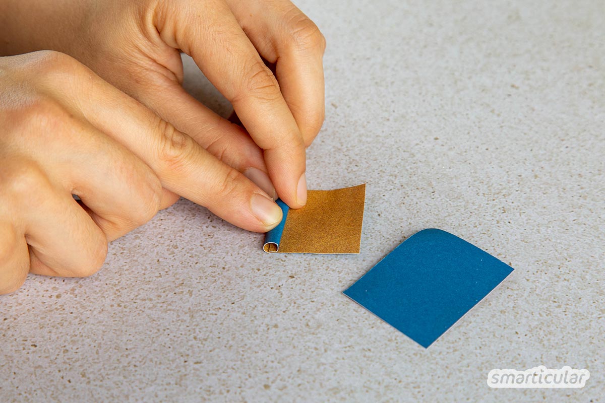 Schmetterling basteln: Dieser freche Falter aus Altpapier bewegt sich Stück für Stück nach oben, wenn du abwechselnd an den beiden Schnurenden ziehst.