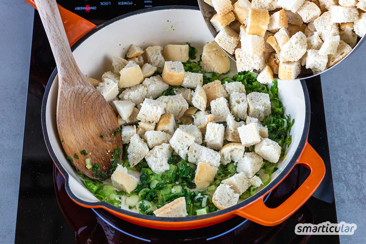Spinatknödel mal anders! In diesem Rezept wird der deftige Klassiker mit proteinreichem Tofu zubereitet und zusammen mit einer Pfifferling-Miso-Soße serviert.