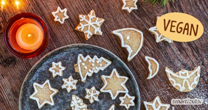 Alle Jahre wieder ist Plätzchenbackzeit! Mit diesem einfachen Rezept gelingen auch vegane Plätzchen problemlos - zum Ausstechen, Verzieren und Verschenken.