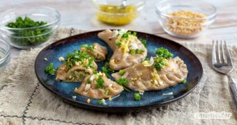 Schlutzkrapfen sind eine Tiroler Spezialität, die sich auch mit einer veganen Füllung zubereiten lässt - wie in diesem köstlichen Rezept mit Kartoffeln und Tofu.