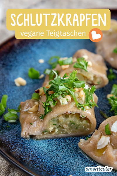 Schlutzkrapfen sind eine Tiroler Spezialität, die sich auch mit einer veganen Füllung zubereiten lässt - wie in diesem köstlichen Rezept mit Kartoffeln und Tofu.