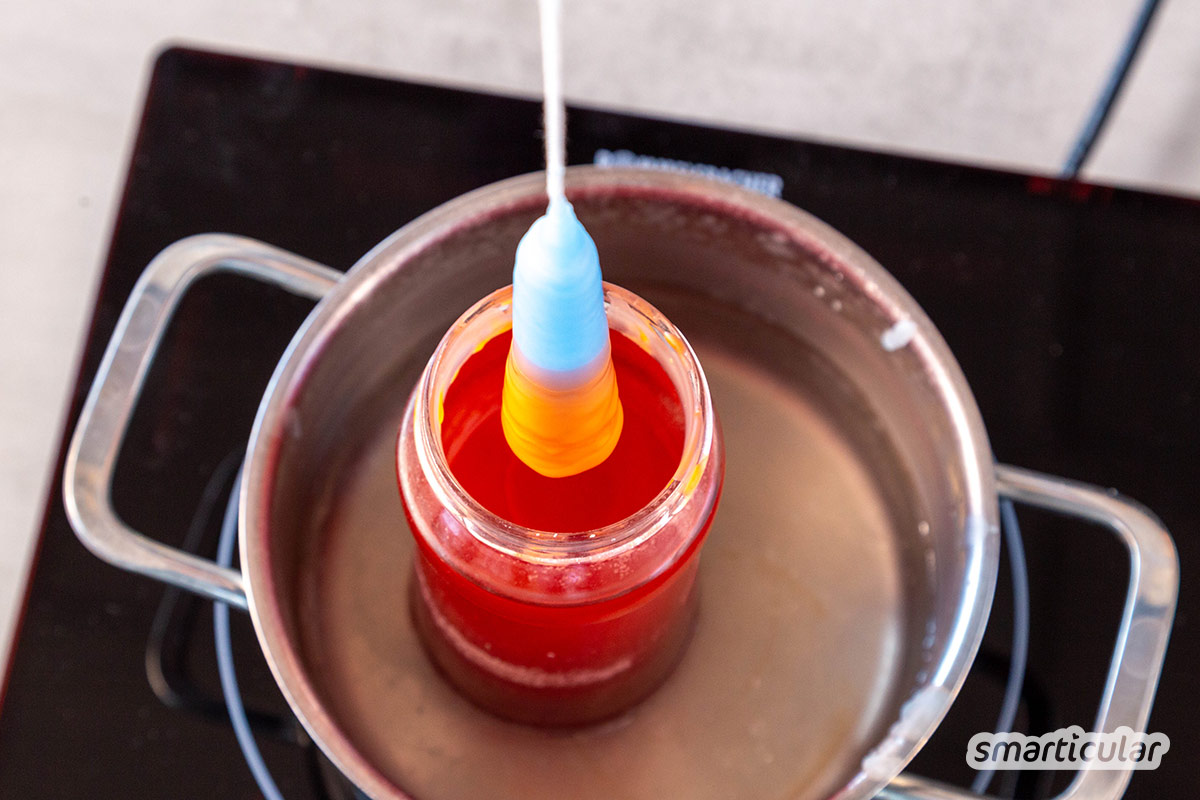 Mit Kerzenziehen entstehen nicht nur ganz individuelle Lichtgeber, sondern damit lassen sich auch viele Wachsreste kreativ verwerten. Lies hier, wie’s geht!