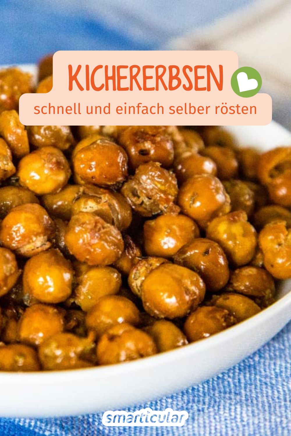 Geröstete Kichererbsen braucht man nicht zu kaufen, denn der Snack lässt sich mit diesem Rezept ganz einfach und individuell gewürzt selber machen.