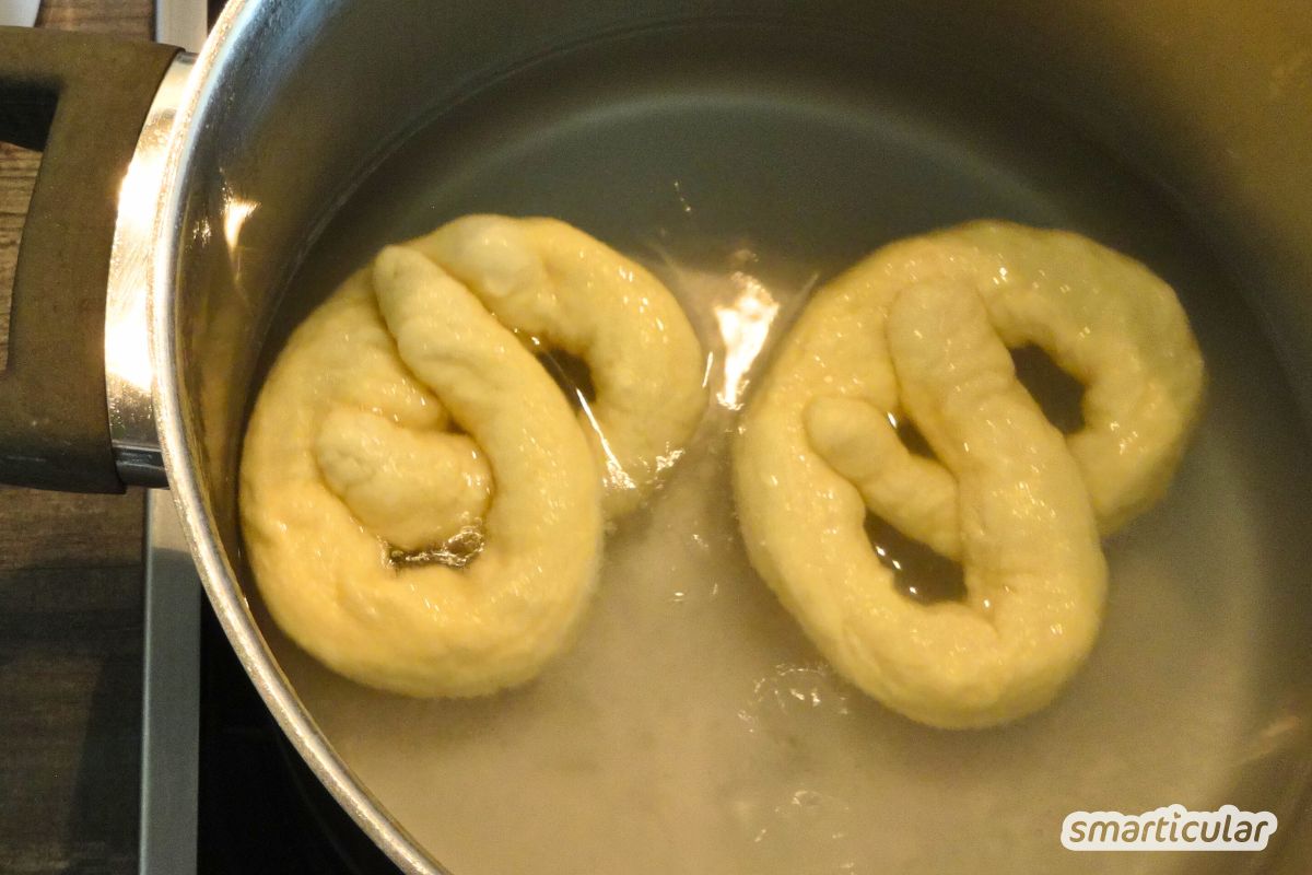 rezept-laugen-brezeln-mit-natron-selber-machen-3 Wenn du Brezeln magst, wirst du dieses Bretzel-Rezept lieben! Aus nur sechs Zutaten kannst du im Handumdrehen saftige Brezeln selber machen.