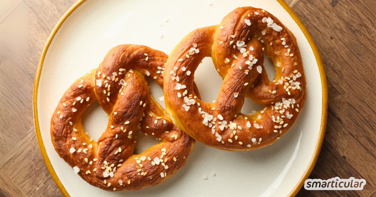 Wenn du Brezeln magst, wirst du dieses Bretzel-Rezept lieben! Aus nur sechs Zutaten kannst du im Handumdrehen saftige Brezeln selber machen.