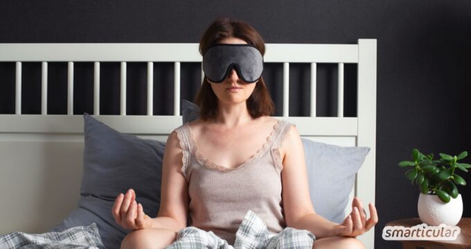 Kaum etwas ist so belastend wie zu wenig Schlaf. Viele Menschen fürchten sich vor dem Wachliegen und den kreisenden Gedanken beim Einschlafen. Diese Meditation ist eine einfache Technik, die du leicht erlernen kannst. Sie hilft dir, natürlich einzuschlafen und schenkt dir mehr Energie für den Tag.