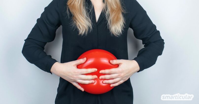 Ein Blähbauch kann ein ästhetisches Problem sein, aber auch Schmerzen verursachen. Erfahre, woher er kommt und was du dagegen tun kannst.