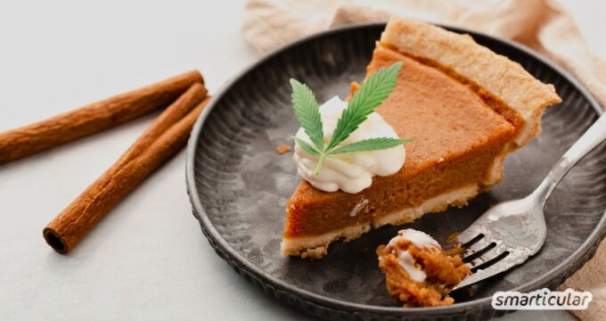 Der Kürbiskuchen ist ein echter Herbstklassiker und in den USA besonders beliebt – vor allem zu Thanksgiving und Halloween. Mit seiner cremigen, würzigen Füllung und dem knusprigen Boden ist er ein perfektes Highlight für gemütliche Herbsttage. In diesem Artikel erfährst du, wie du einen klassischen Pumpkin Pie ganz einfach selbst backen kannst – ohne viel Aufwand und mit Zutaten, die du vielleicht schon zu Hause hast.
