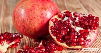 In den Wintermonaten gehört der Granatapfel zu den besten saisonalen Vitalstoffquellen. Erfahre alles über seine gesundheitlichen Potenziale!