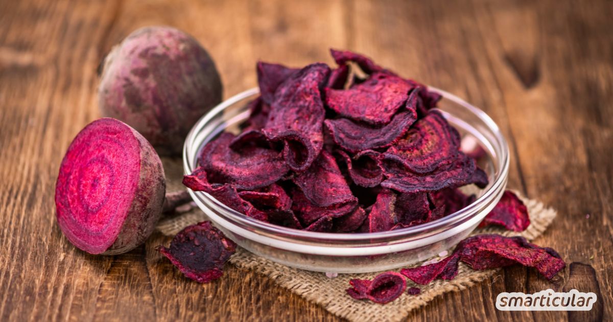 Rote-Bete-Chips sind eine aromatische und gesündere Alternative zum Klassiker aus Kartoffeln - und du kannst sie leicht selber machen.