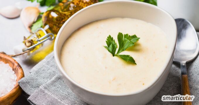 Eine Schwarzwurzelsuppe ist ein feines Wintergericht, das sich als Vorspeise und Hauptgereicht eignet - einfaches Rezept mit wenigen Zutaten.