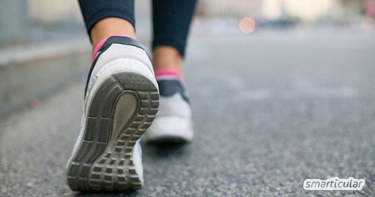 Langsam laufen und trotzdem abnehmen? Mit Slow Jogging ist das ganz einfach möglich! Diese Methode ist für jedes Fitnesslevel geeignet, lässt sich entspannt in deinen Alltag einbauen und kommt ganz ohne teures Equipment aus.