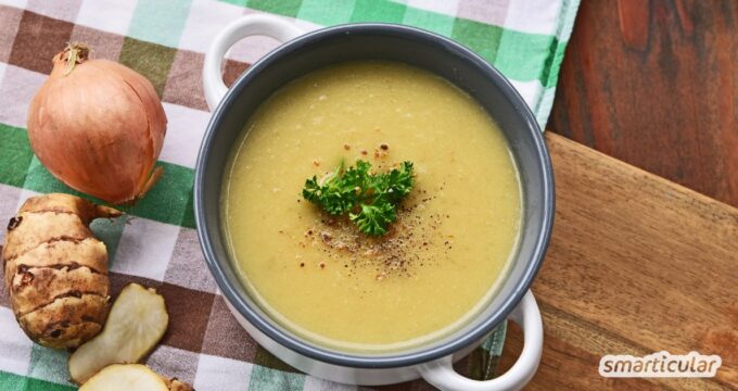 Dieses einfache Rezept für Topinambursuppe bringt den nussigen Geschmack der Knolle in ein gesundes Wohlfühlgericht.