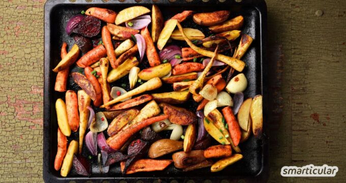 Dieses einfache Rezept für Wurzelgemüse aus dem Ofen ist kalorienarm und durch das schonende Garen bleiben viele Nährstoffe erhalten.