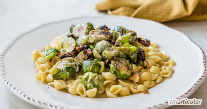 Nudeln mit Rosenkohl sind ein einfaches Wohlfühlgericht aus regionalen Zutaten und schmecken an kalten Wintertagen besonders gut.