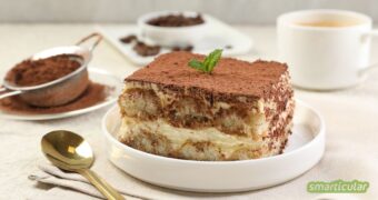 Tiramisu ist ein einfaches und himmlisch cremiges Dessert, das ohne Backen auskommt und mit diesem Rezept garantiert gelingt.