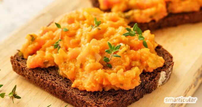 Für diesen Karottenaufstrich brauchst du nur wenige Zutaten und eine kurze Zubereitungszeit - bekommst aber jede Menge Vitalstoffe.