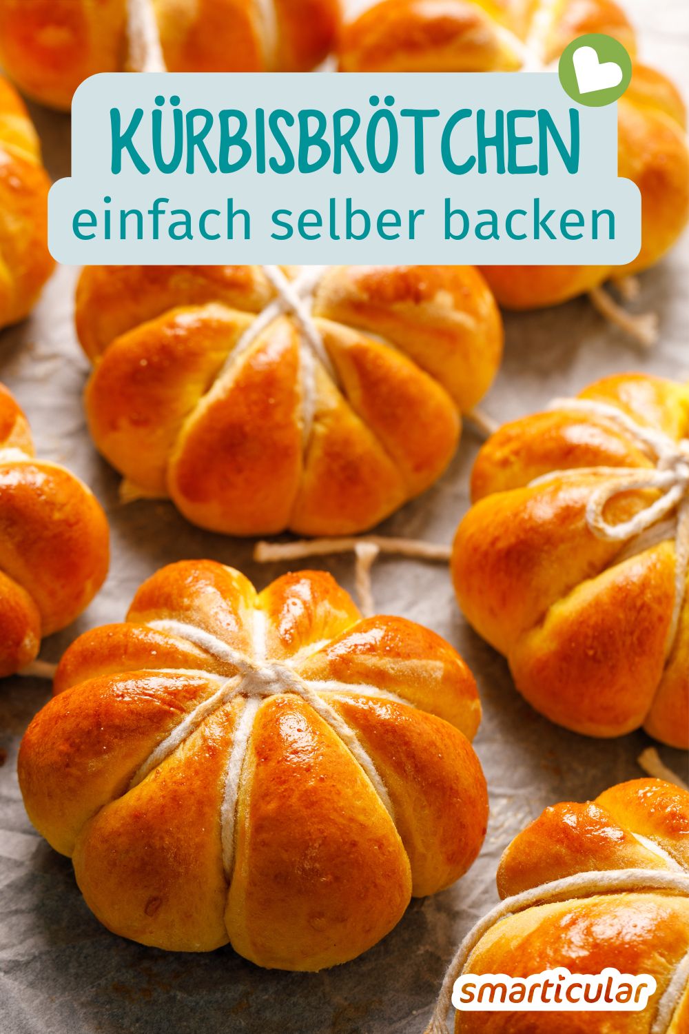 Mit diesem einfachen Rezept kannst du fluffige Kürbisbrötchen selber backen und dich auf herbstliche Leckerbissen freuen!