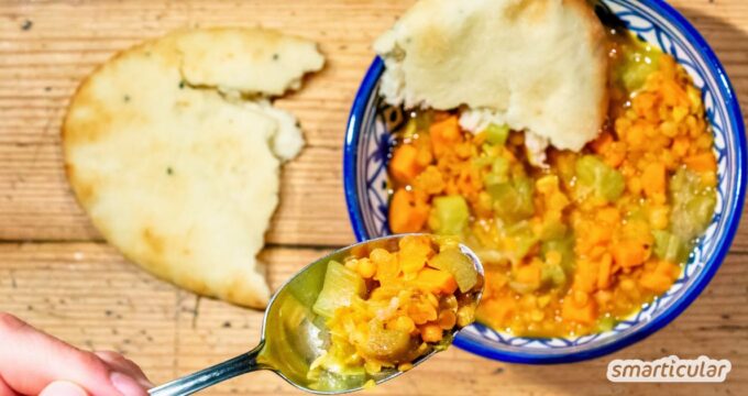 Wenn du das säuerliche Stangengemüse einmal ganz anders zubereiten möchtest, probiere dieses Rezept für ein aromatisches Rhabarber-Curry.
