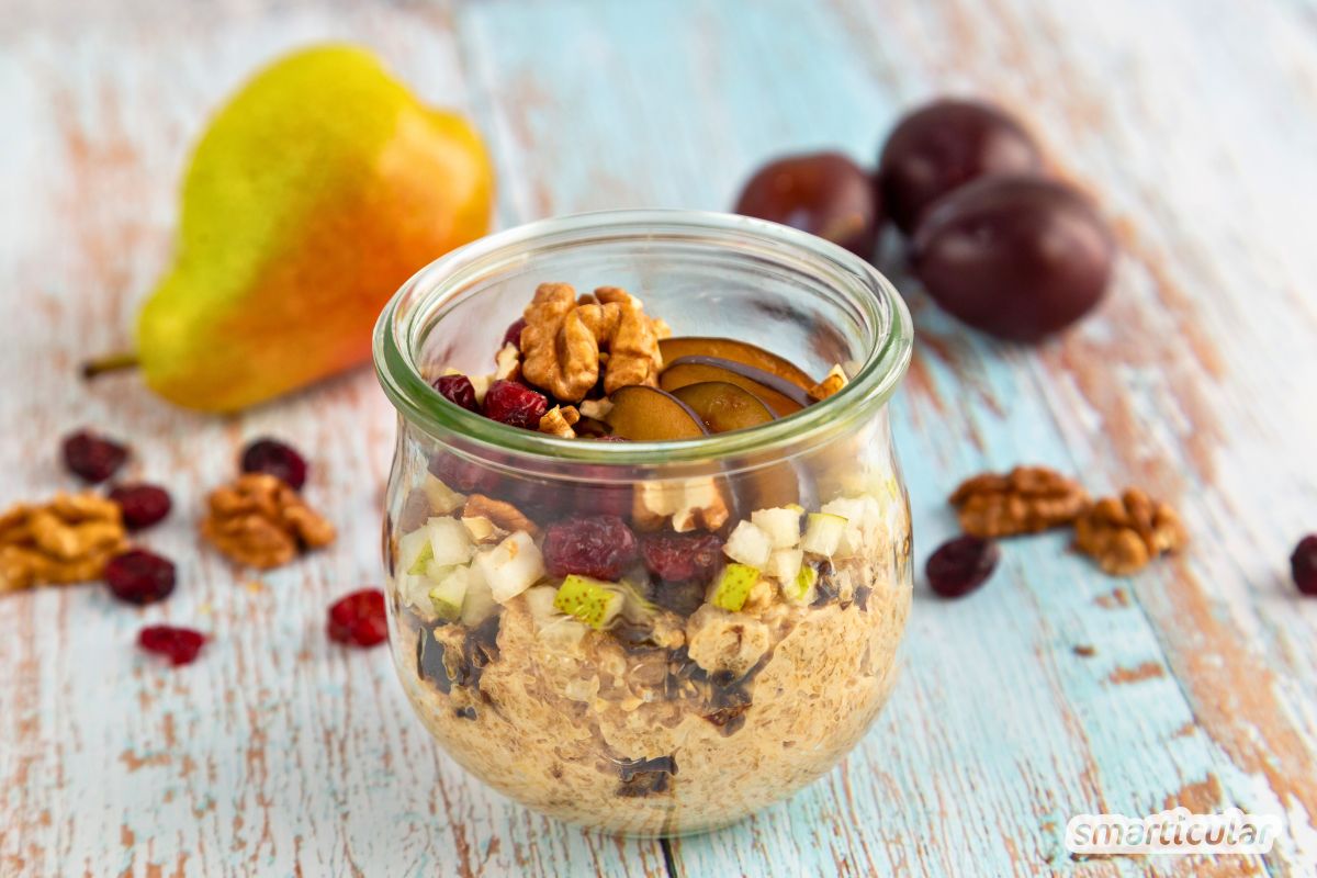 Rezept für herbstliches Birnen-Porridge mit Zwetschgen