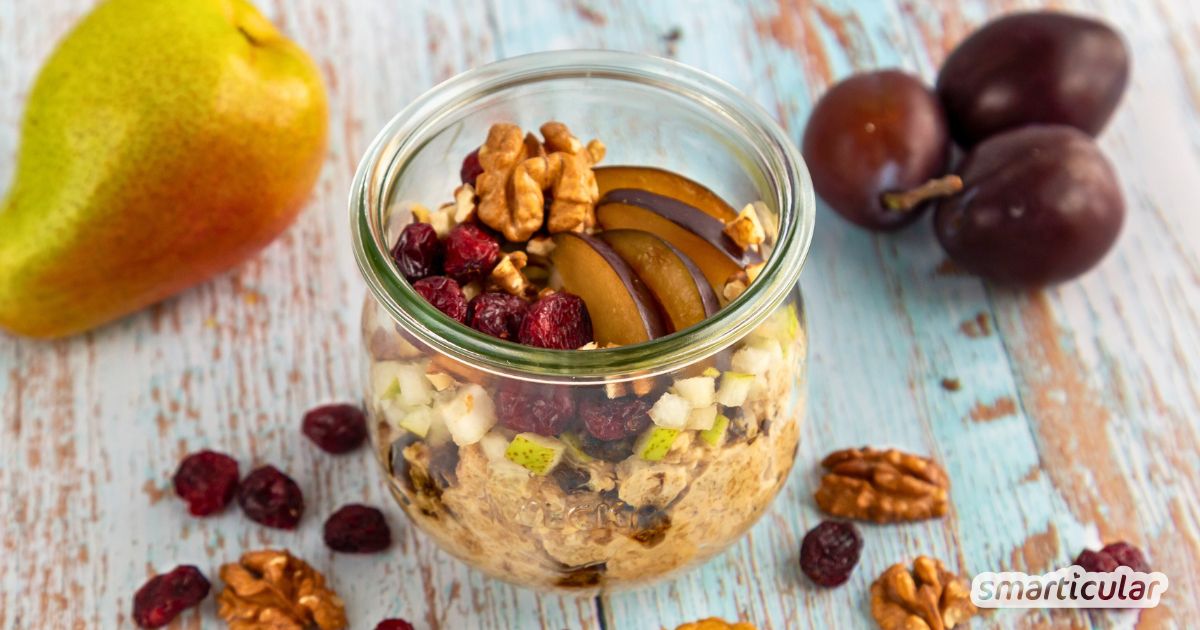 In diesem Birnen-Porridge kombinierst du herbstliche Früchte mit ballaststoffreichen Cerealien und Nüssen zu einem gesunden Frühstück.