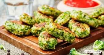 Brokkoli-Nuggets sind schnell gemacht und lassen sich ebenso wegknupsern wie das Original aus Hühnerfleisch - gesünder und genauso lecker.