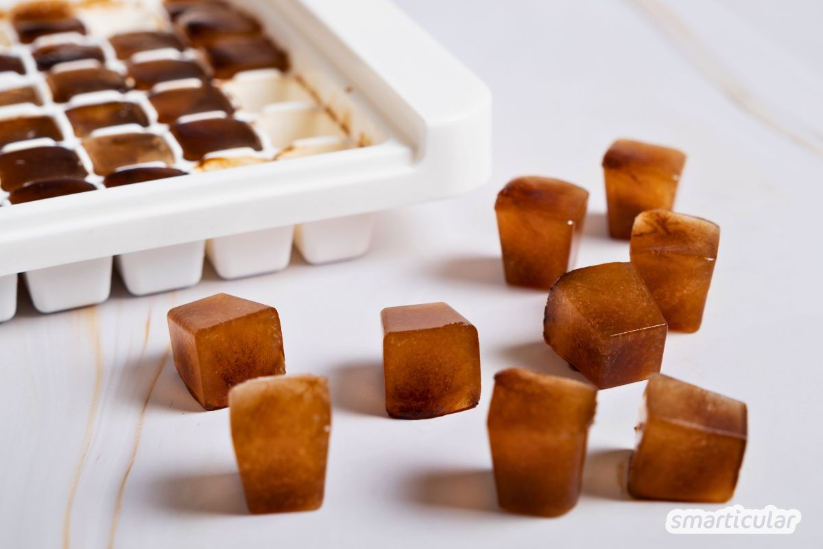 Kaffee-Eiswürfel sind eine perfekte Resteverwertung und die Grundlage für einen schnellen Eiskaffee - entdecke DAS Rezept für heiße Tage.