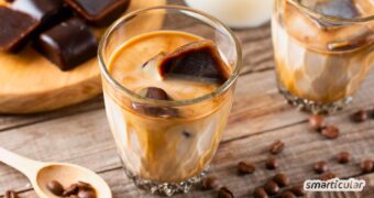 Kaffee-Eiswürfel sind eine perfekte Resteverwertung und die Grundlage für einen schnellen Eiskaffee - entdecke DAS Rezept für heiße Tage.