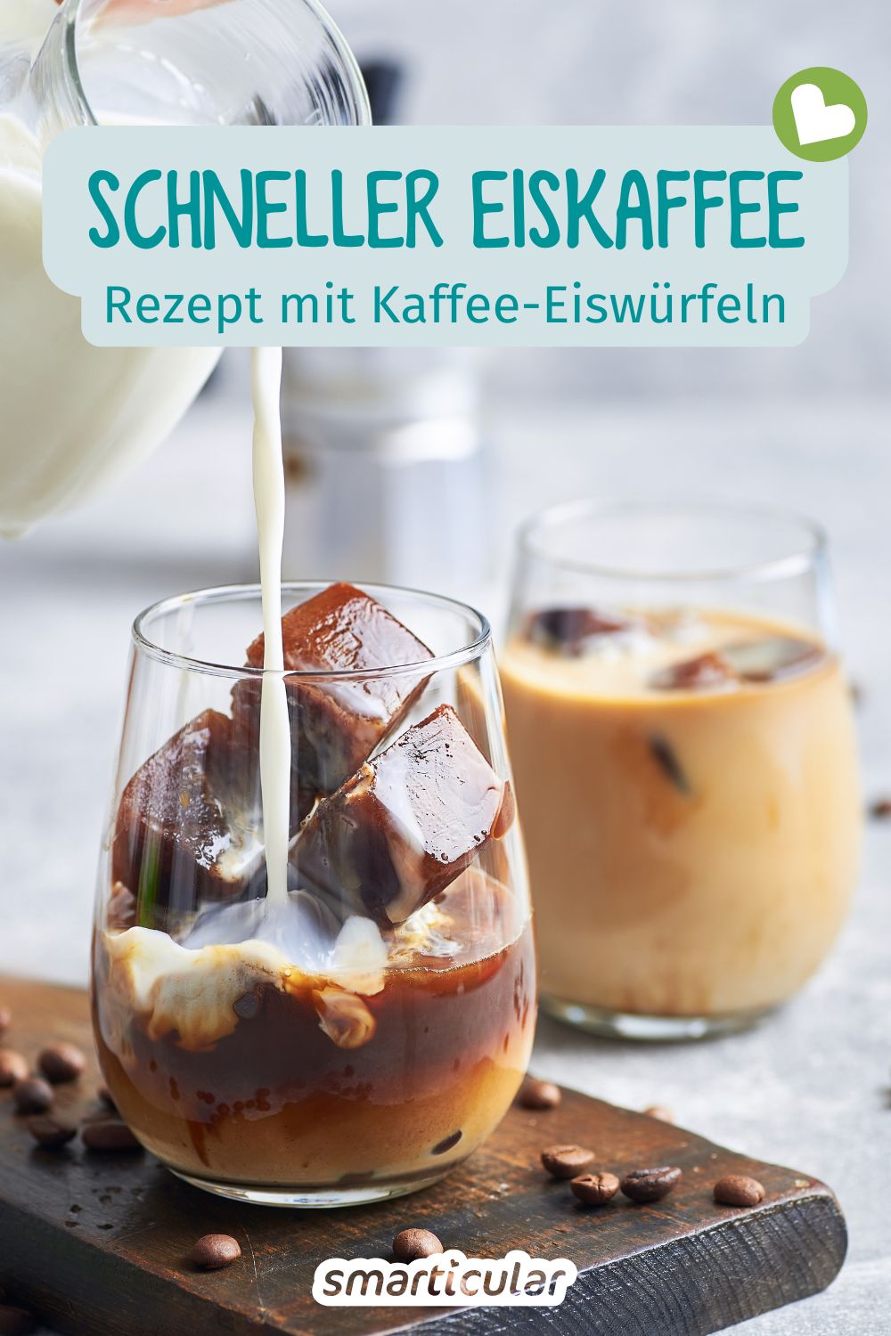 Kaffee-Eiswürfel sind eine perfekte Resteverwertung und die Grundlage für einen schnellen Eiskaffee - entdecke DAS Rezept für heiße Tage.