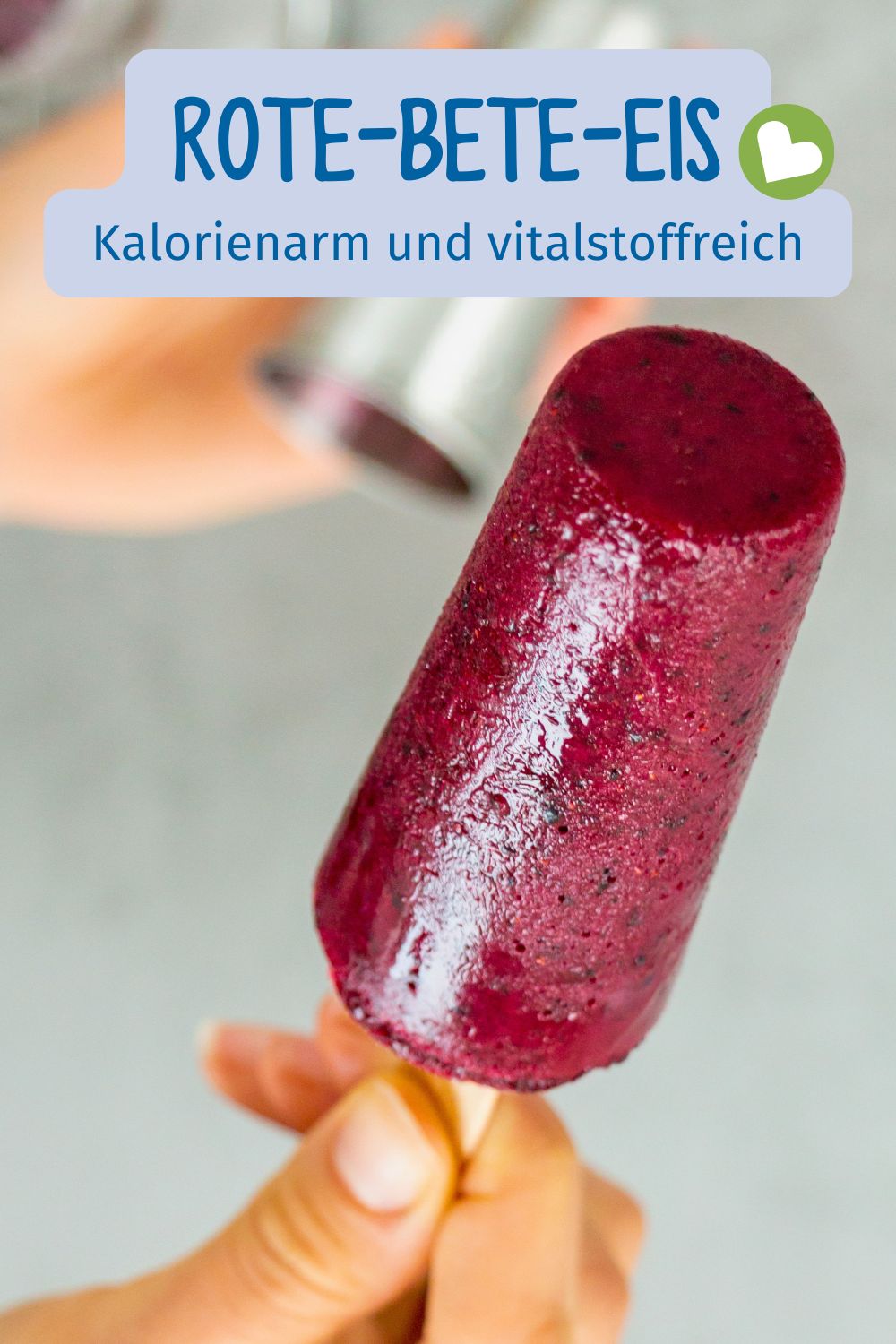 Für ein Rote-Bete-Eis brauchst du nur wenige Zutaten. Es schmeckt leicht süß, ist aber vor allem leicht und vitalstoffreich.