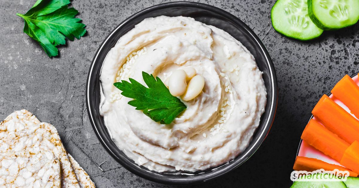 Cremiger Weiße-Bohnen-Dip ist sekundenschnell gemacht, proteinreich und vegan. Entdecke ein perfektes Rezept für Brot und zu Gegrilltem.