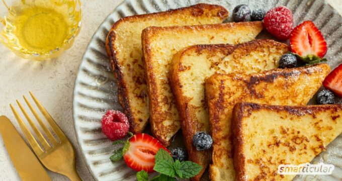 Arme Ritter vegan? Das geht ganz einfach, denn Ei und Milch lassen sich leicht ersetzen - für eine leckere, rein pflanzliche Resteverwertung.