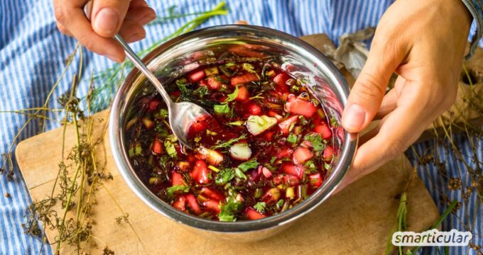 Kirschen mal ganz anders genießt du in einer Chrianteli! Die kalte Suppe wird mit einer Einlage aus Gurken, Nüssen und Schalotten serviert.