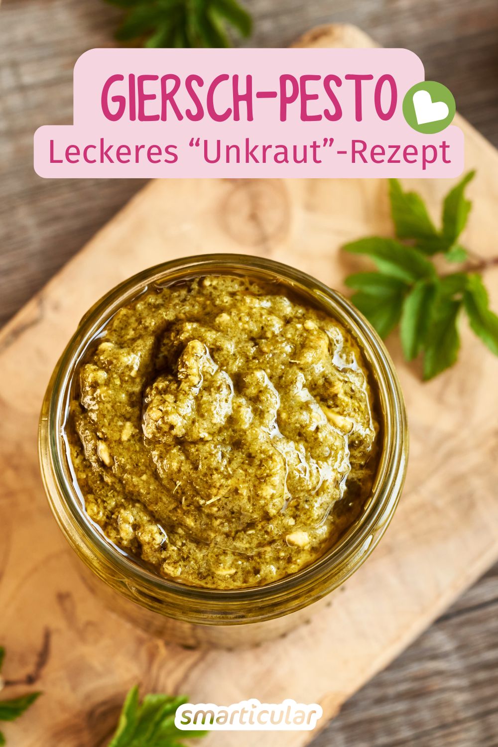 Statt dich über das Wildkraut zu ärgern, kannst du aus jungem Blattgrün ein leckeres und gesundes Giersch-Pesto zubereiten - auch auf Vorrat.