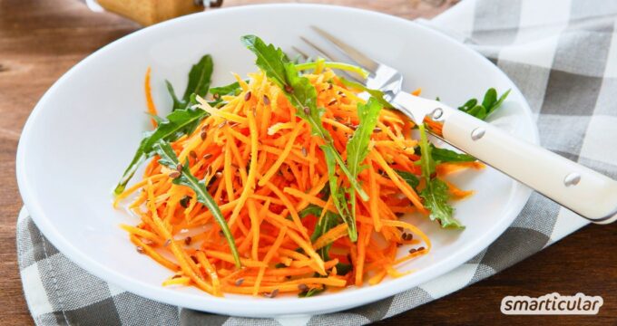 Möhren und ein leichtes Dressing - mehr braucht es nicht, um einen leckeren Karottensalat zu genießen! Entdecke unser klassisches Rezept.